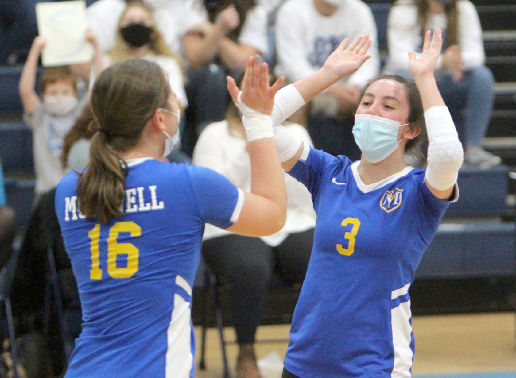 McDonell volleyball vs Prentice at Division 4 state semifinals 11-7-20